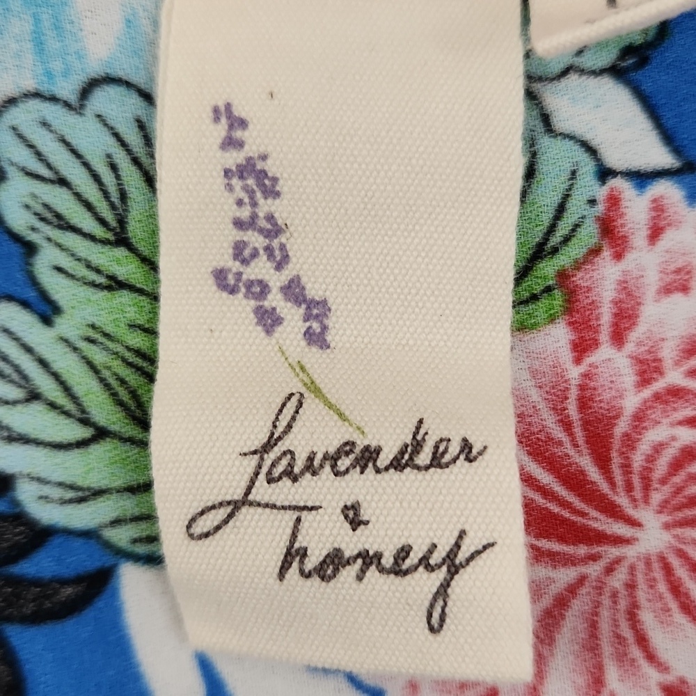 Lavender & Honey floral lightweight top size large - Picture 7 of 10
